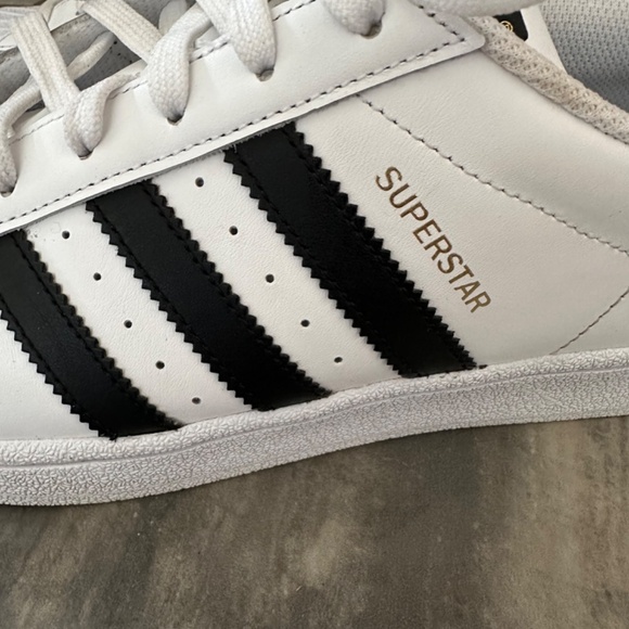 Adidas Superstar shoes - Picture 4 of 11